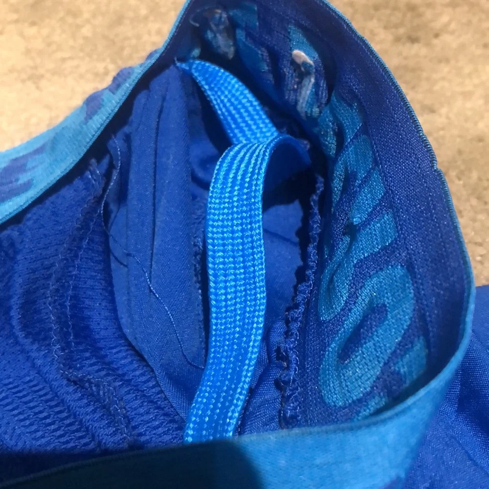 Nike lacrosse athletic shorts. The elastic waist band needs to be sewn down - Picture 5 of 7